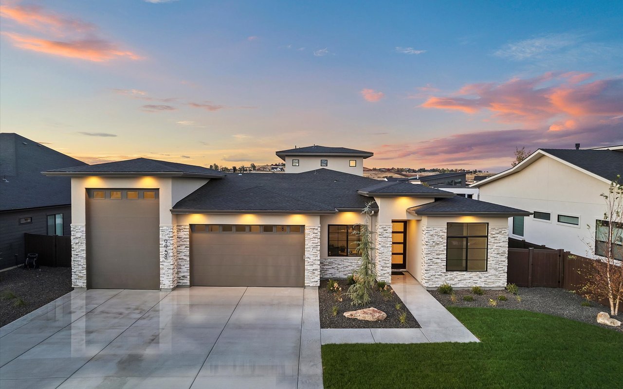 Modern Craftsman at the Base of the Star Foothills