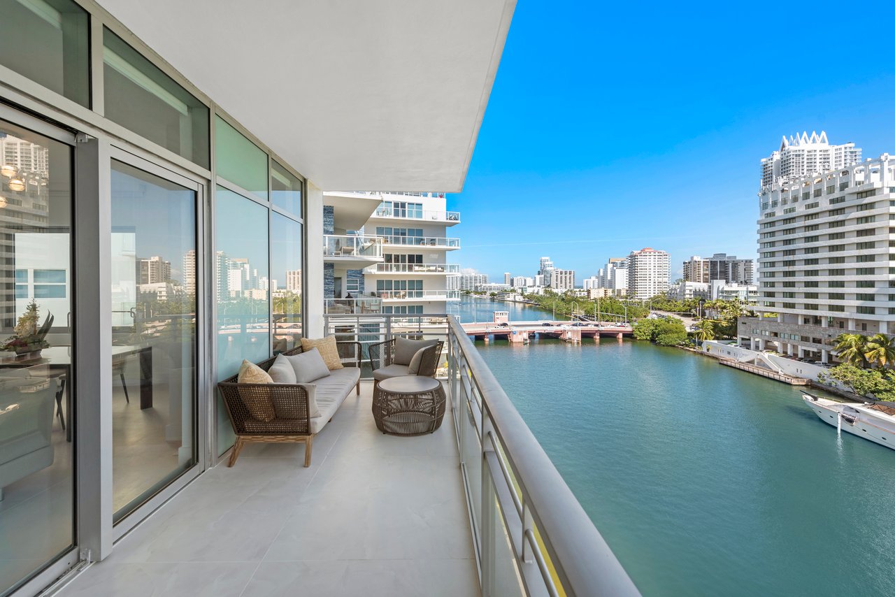 Aqua Gorlin Residence 703
