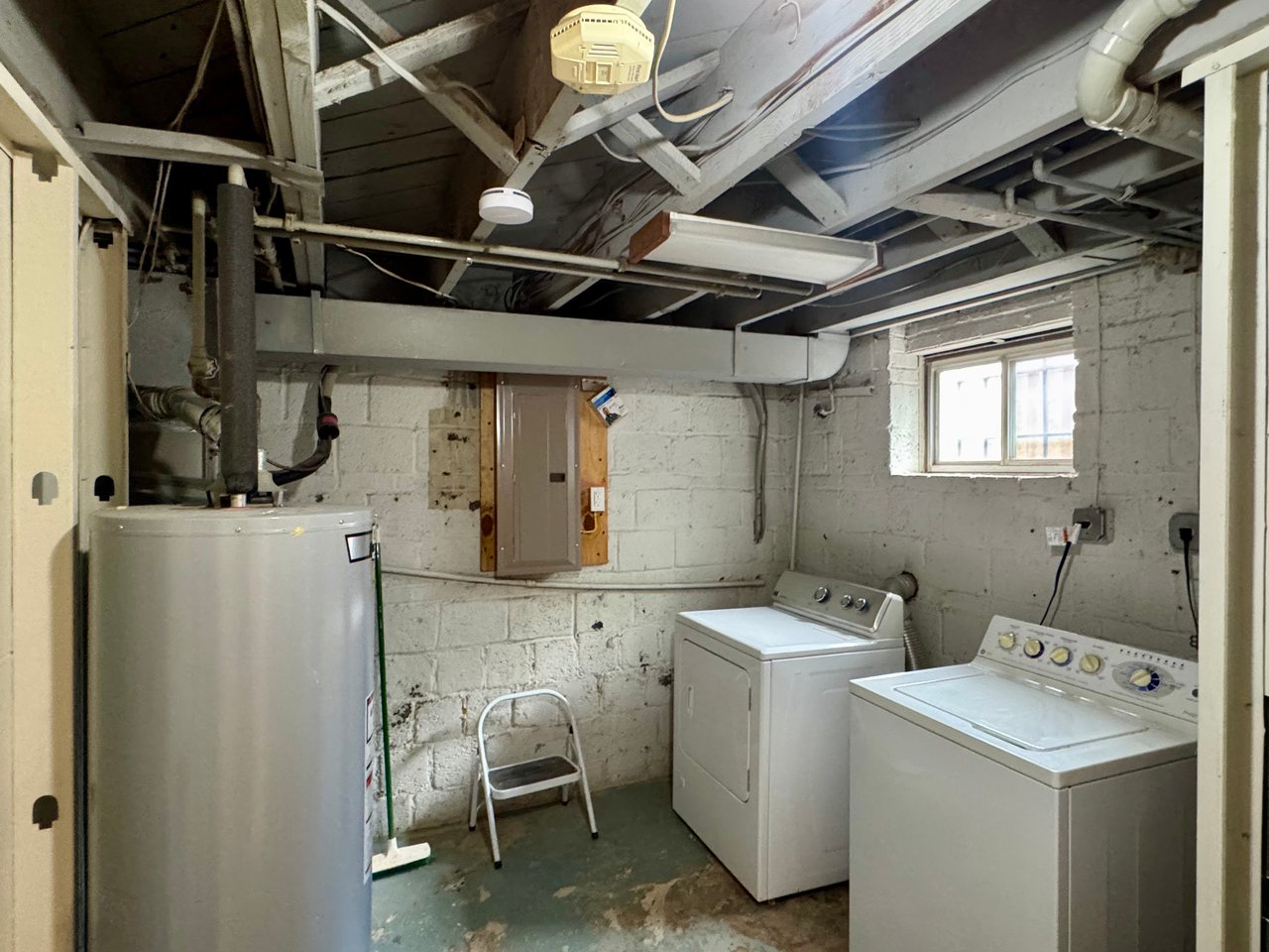 Investor Special! 3-Level End Unit w/ Huge Upside in Fairlington Towne