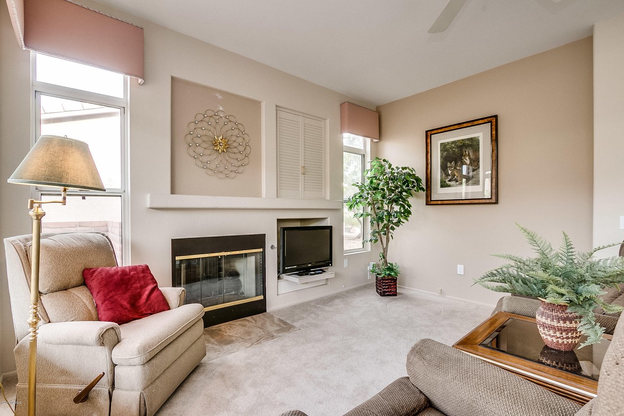 2413 E Agapanthus St
