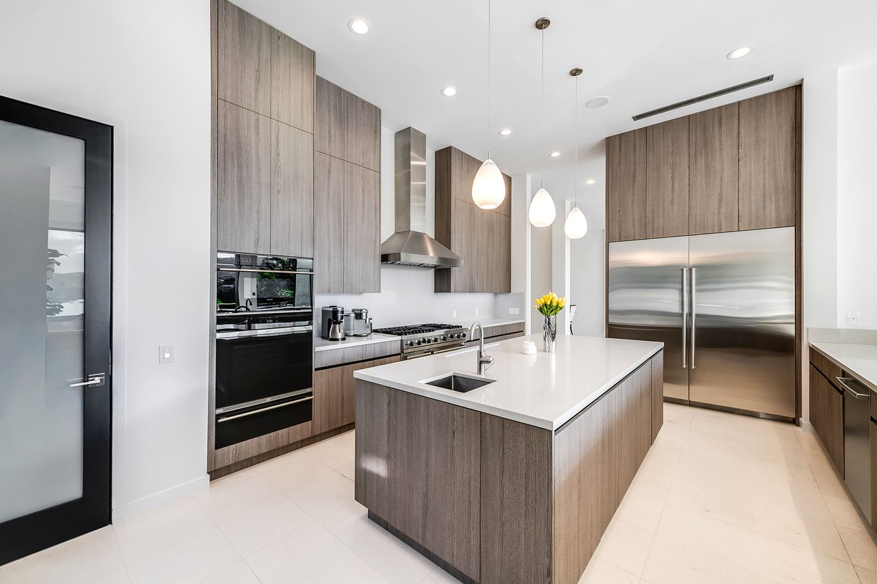 16167 Royal Oak Rd, Encino