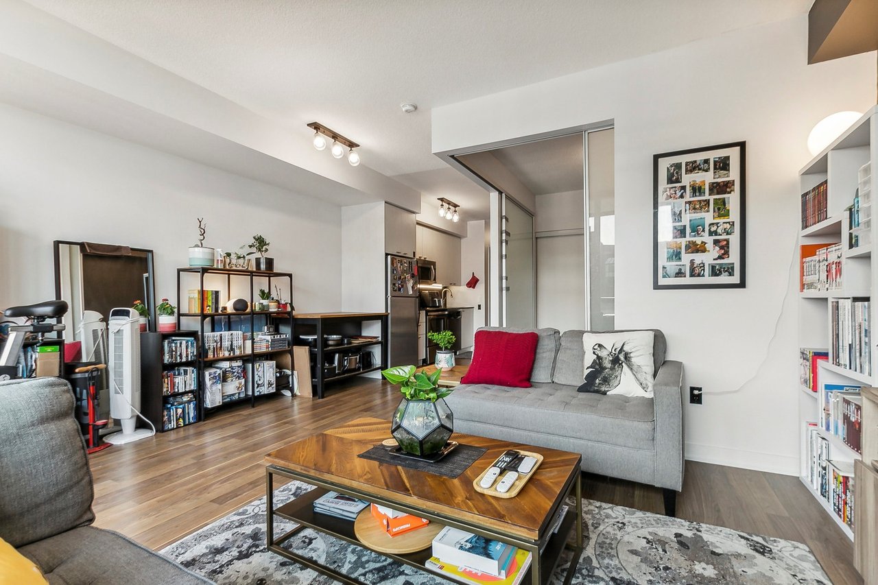 775 King St W Unit: 906