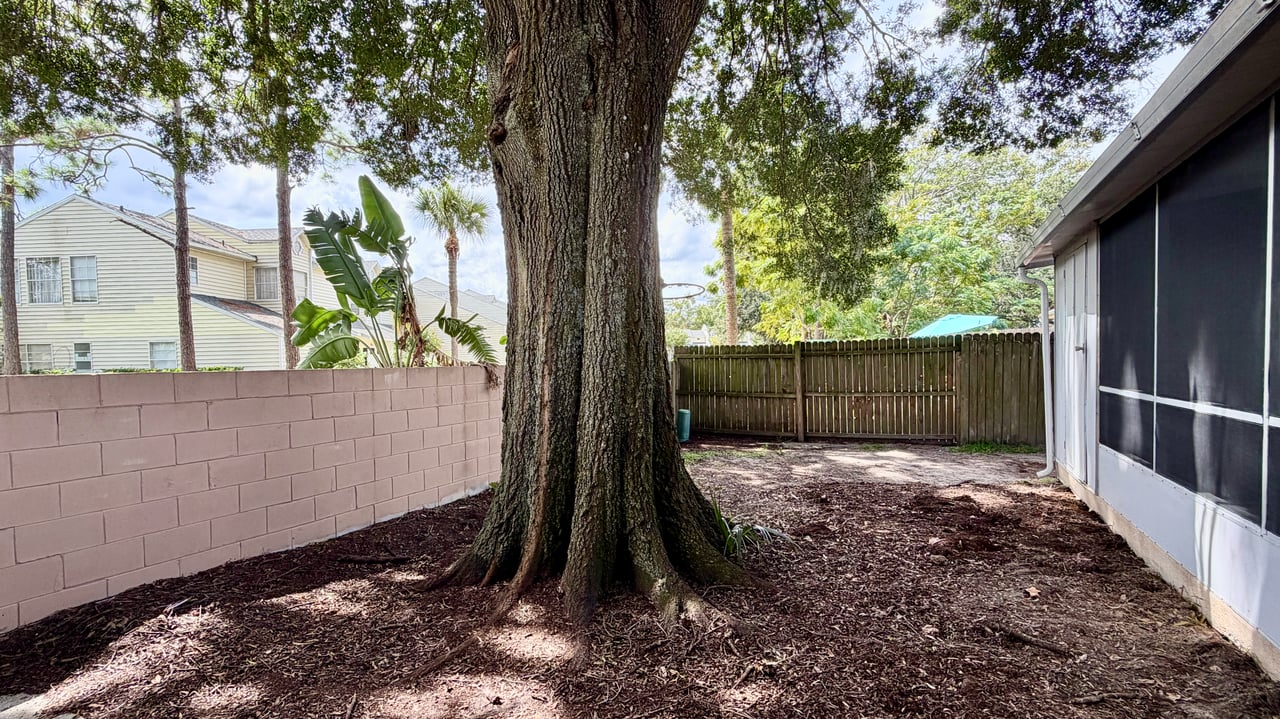 Casselberry Three-Bedroom, Two-Bathroom Duplex Unit with Private Yard