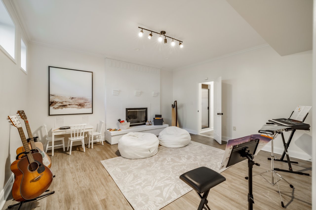 9200 Holly Oak Drive