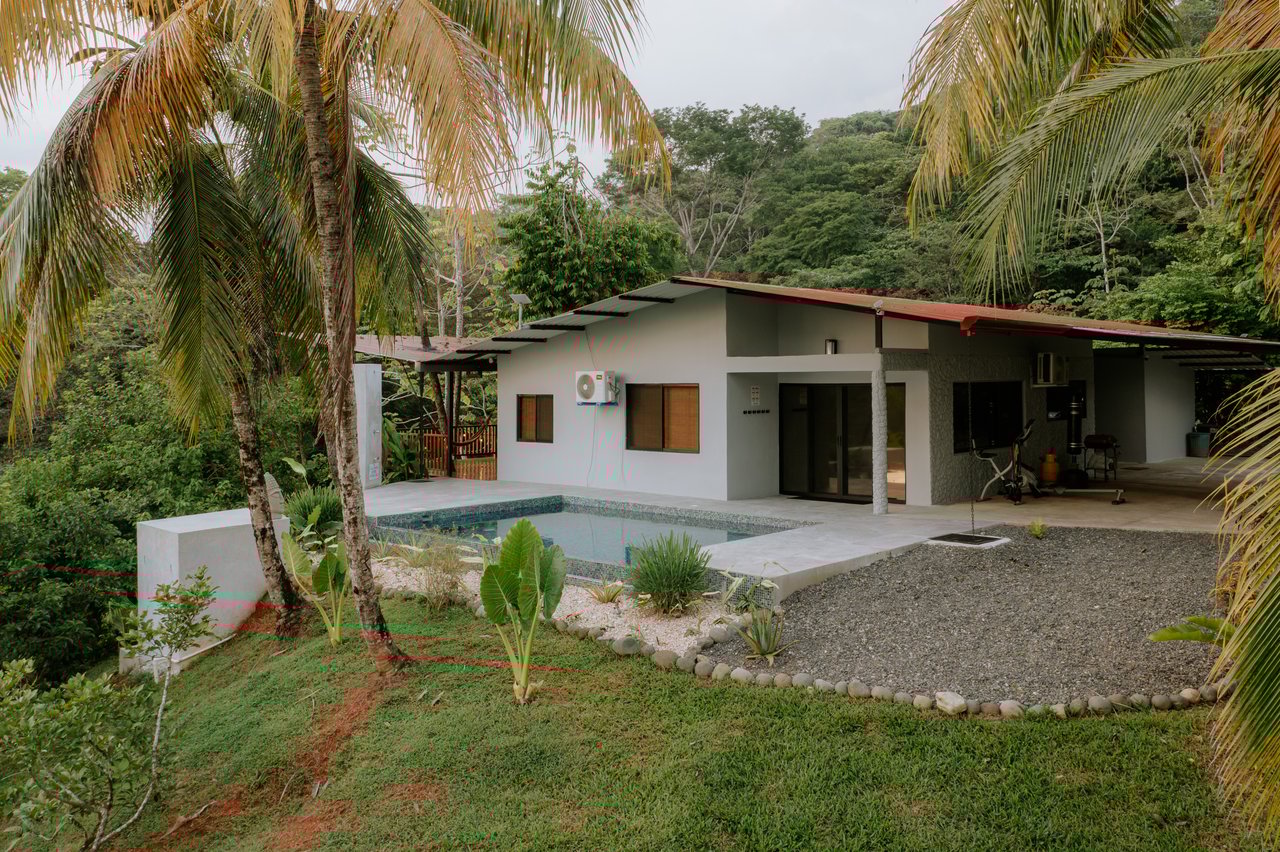Ocean Peek Paradise Villa - 3 Bed - 1 Bath With a Pool in Hatillo