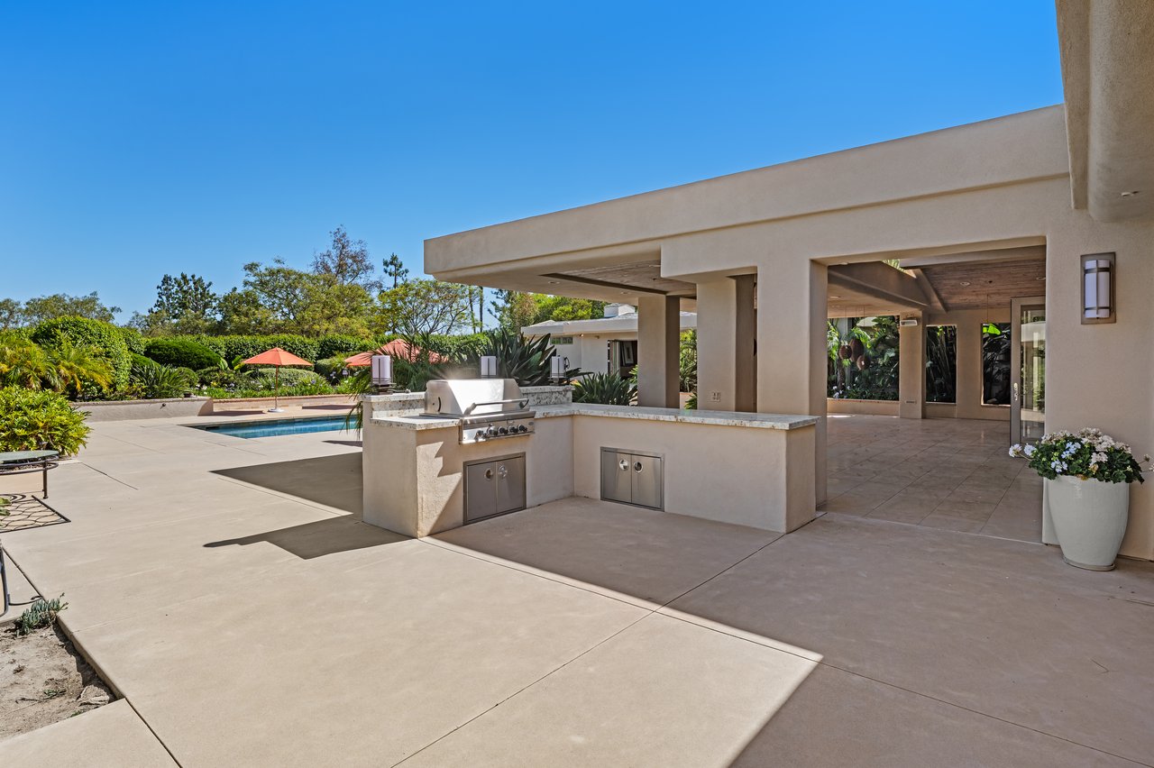 A Rancho Santa Fe Estate with Commanding Lake Views