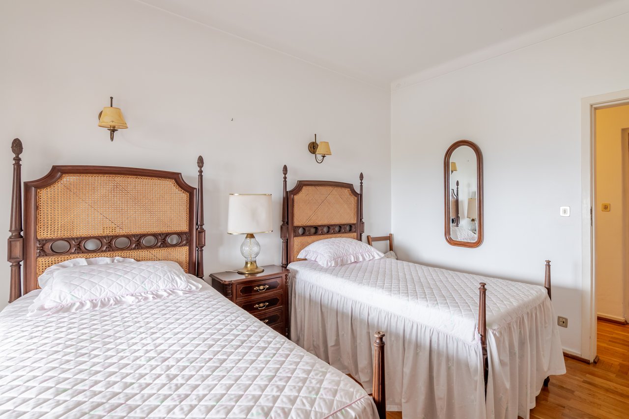 Rustic Four-Bedroom House with Private Land in Folhadela, Vila Real