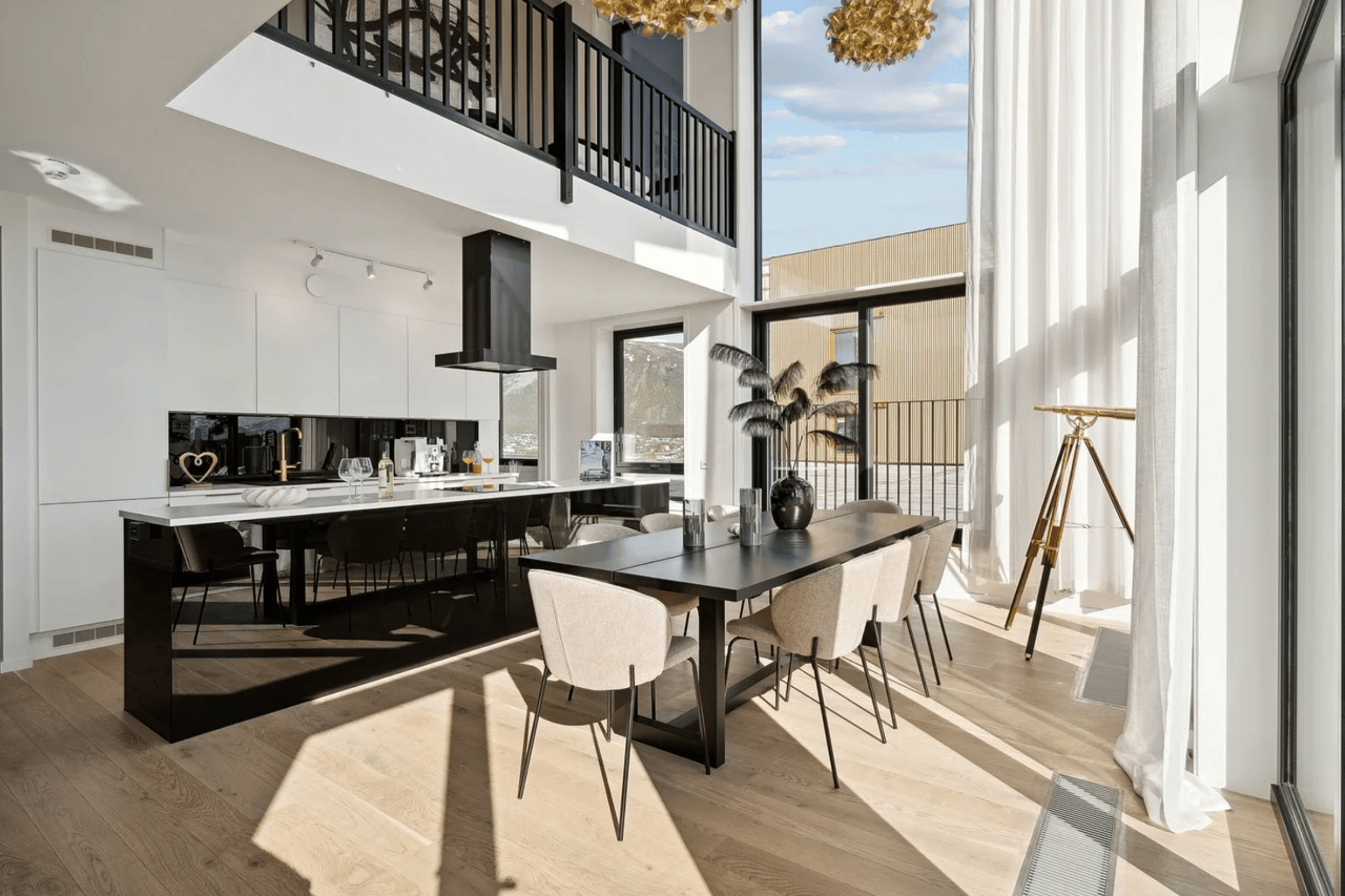 PENTHOUSE IN THE ARCTIC SKYLINE 