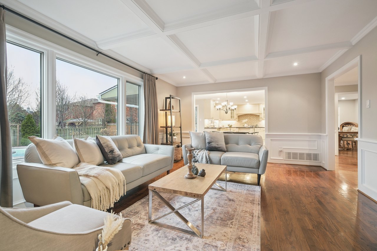 Prestigious Glen Abbey living with a backyard made for summer