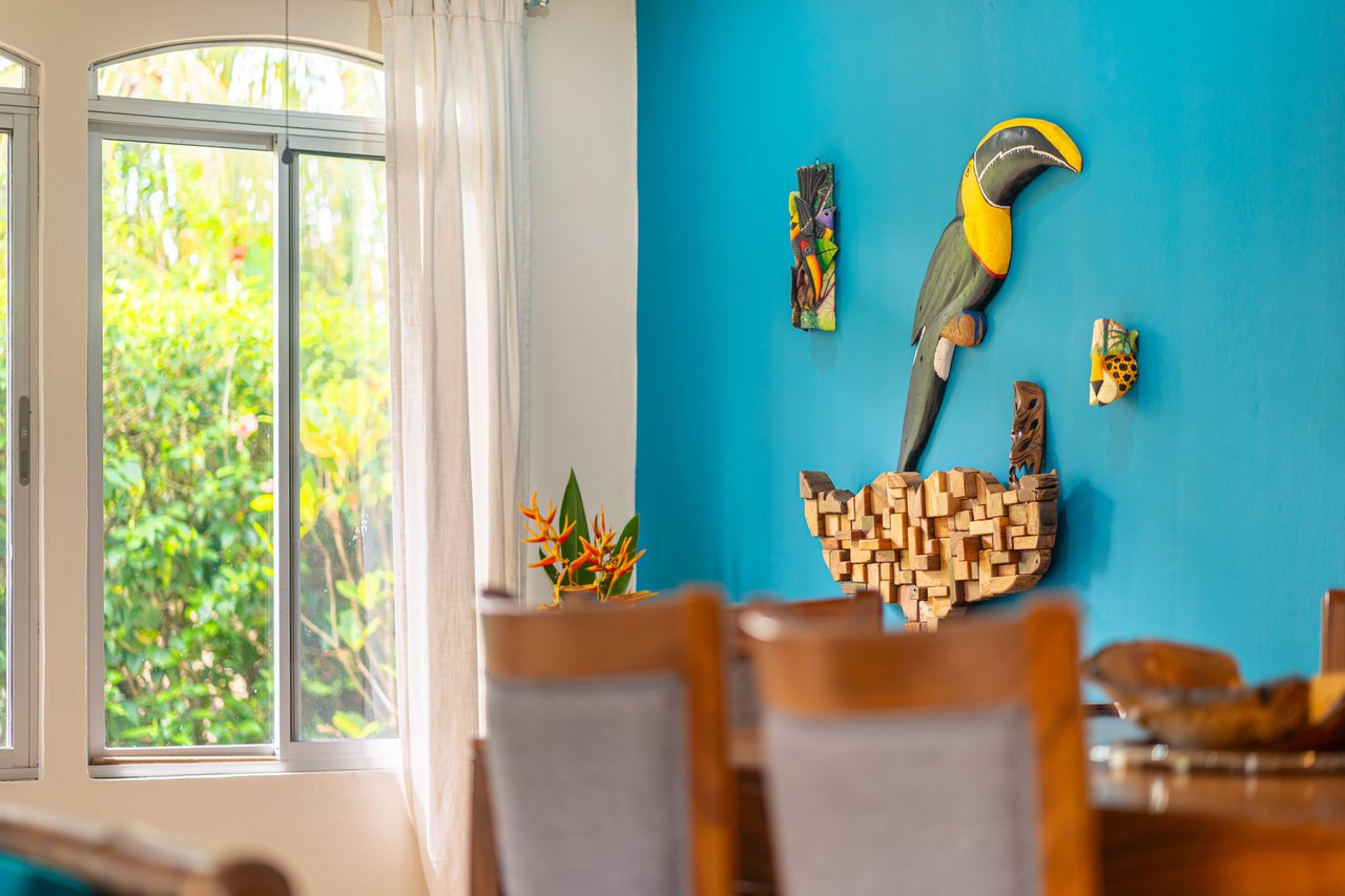 Casa Luna, 3bed /3bath Private Oasis, Convenient Location