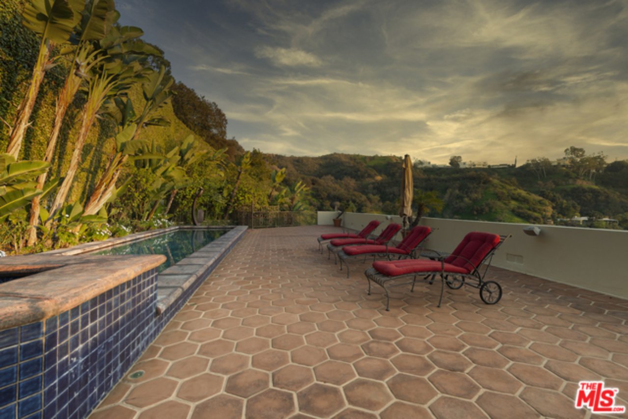 2636 La Cuesta Dr