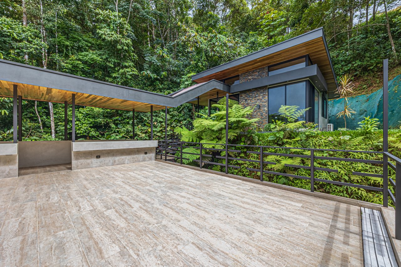 Casa Koules – Architectural 5-Bedroom Oceanview Estate in Prestigious Costa Verde Estates