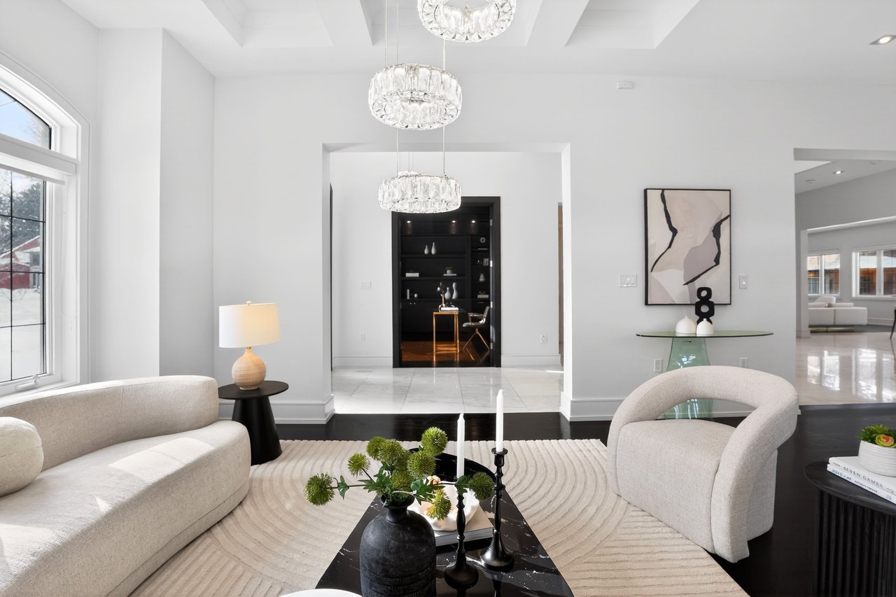 Located In The Prestigious St. Andrew-Windfields