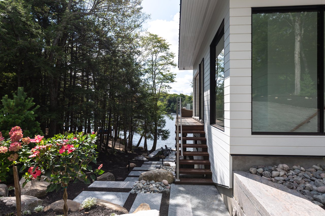KINGSETT ROAD, Lake Rosseau