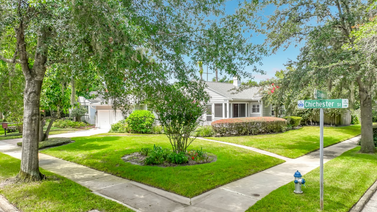 Three-Bedroom Two-Bathroom Bungalow in Orlando's Beverly Shores