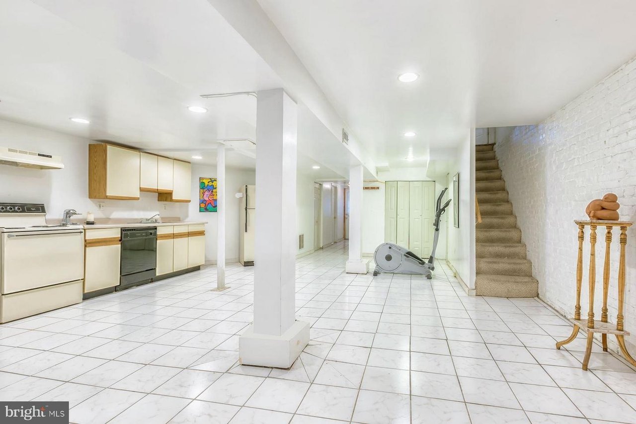 1700 Lanier Pl NW