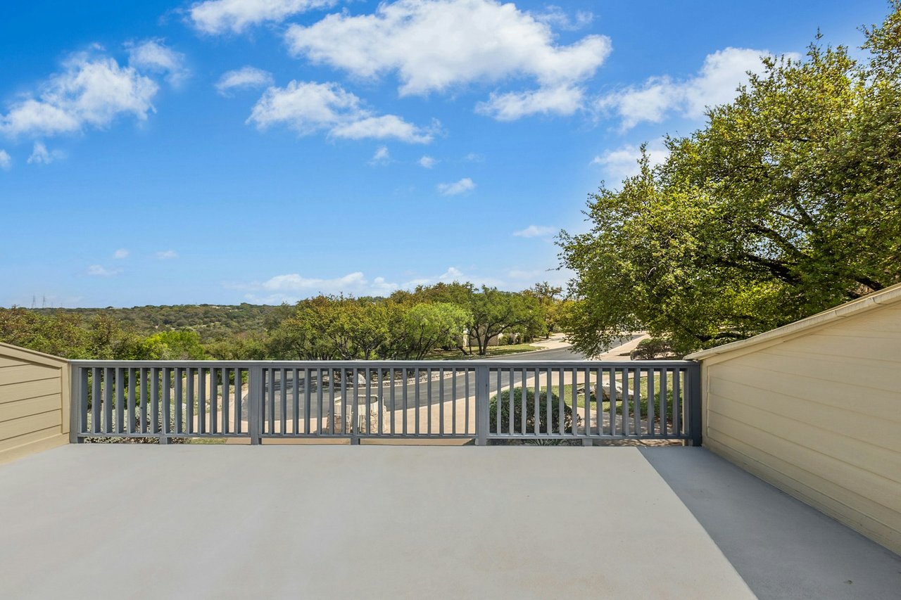 Horseshoe Bay Condo Just Listed!