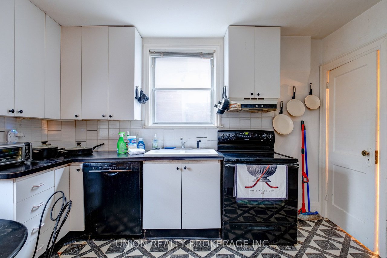 85 Blantyre Ave