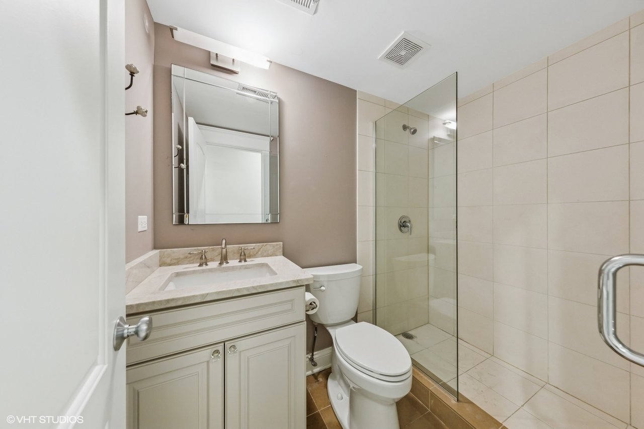 1244 W Cornelia Unit 1 