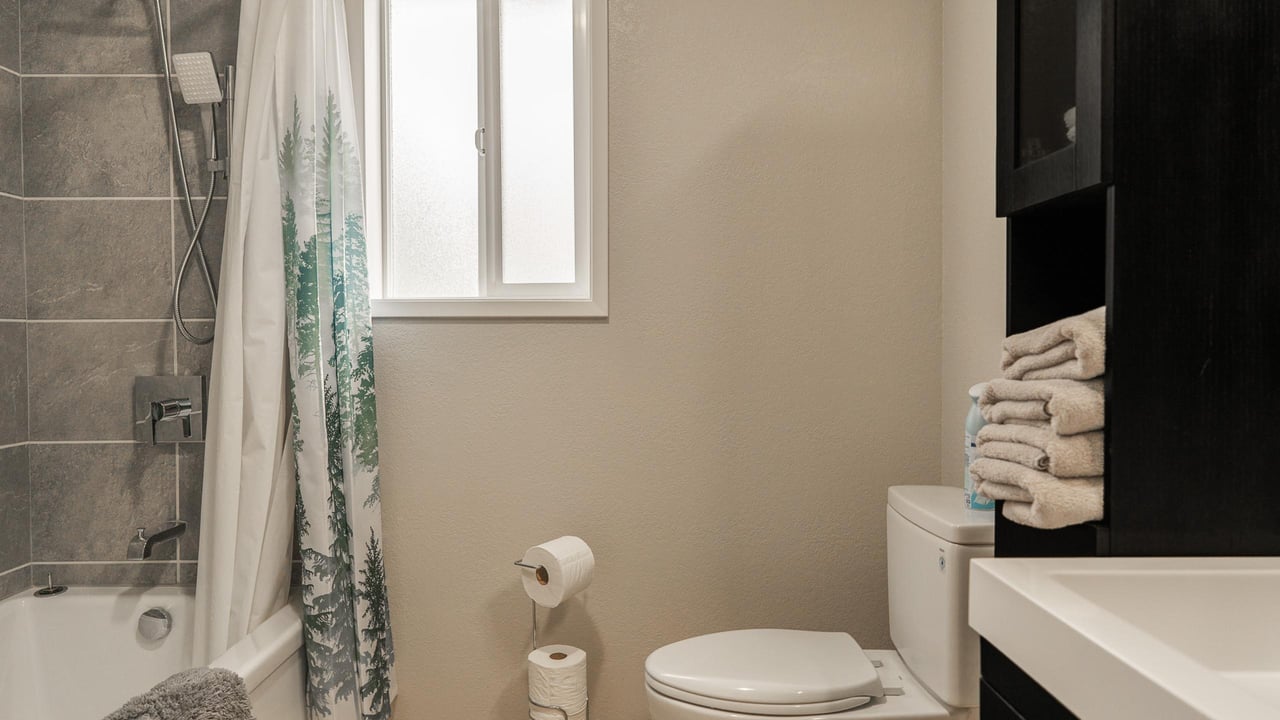 555 Hwy 101 S Apt 3