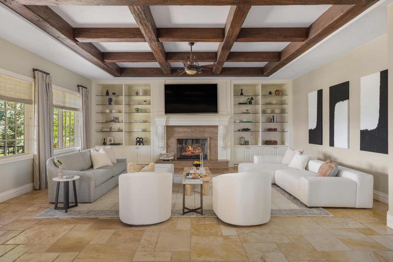 8925 Mountain View Lane