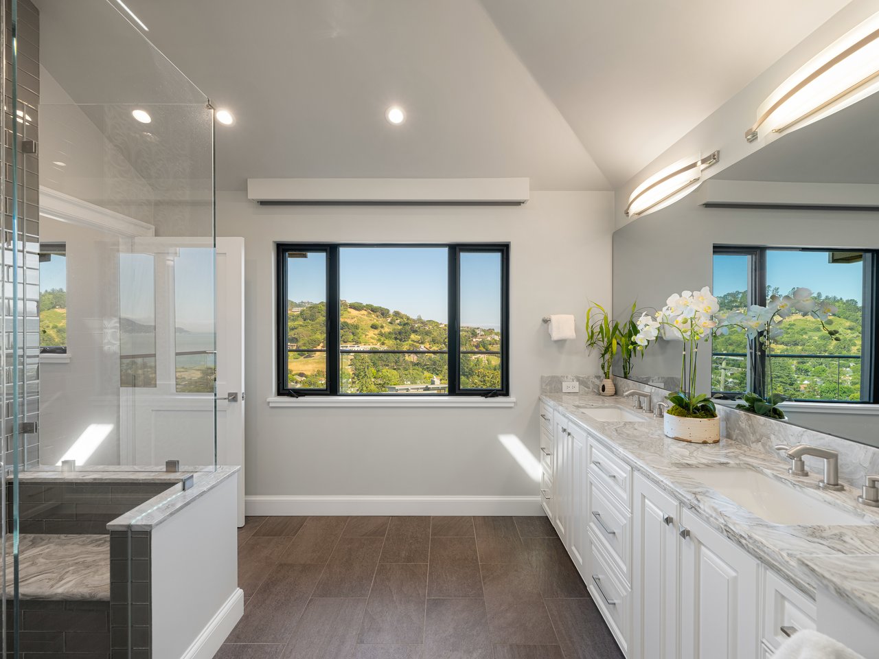 Stunning View Residence Built in 2015