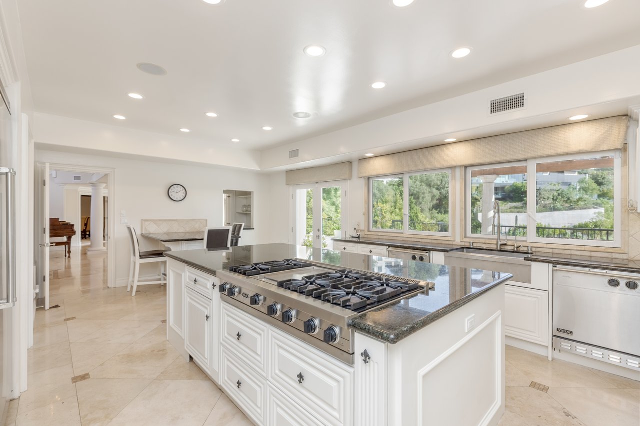 1922 Bel Air Rd