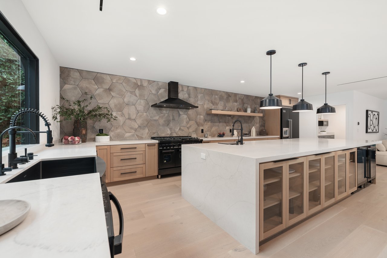 3721 Woodcliff Avenue, Sherman Oaks
