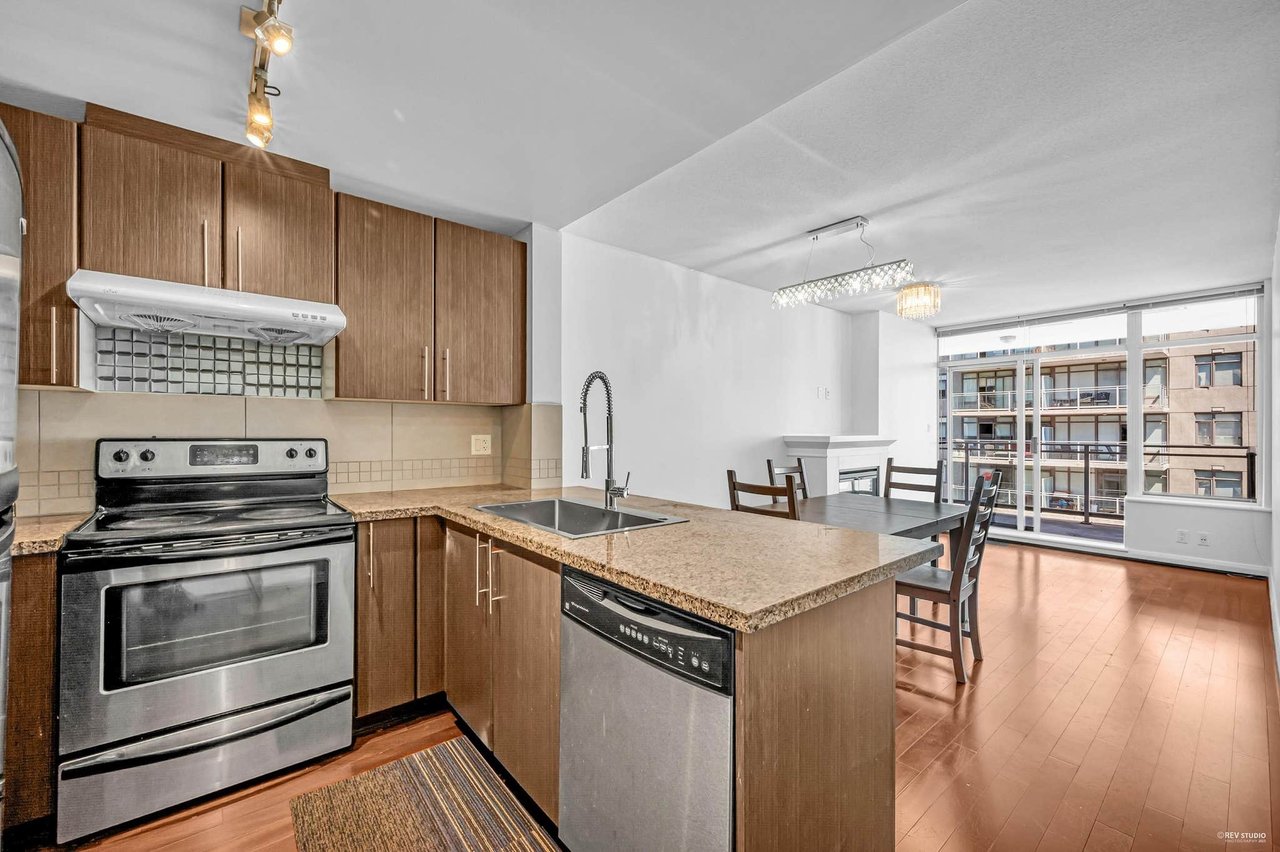 3303-892 Carnarvon Street