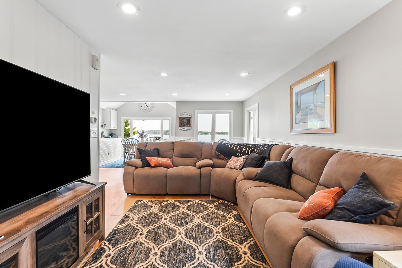 11247 N East Wawasee Drive