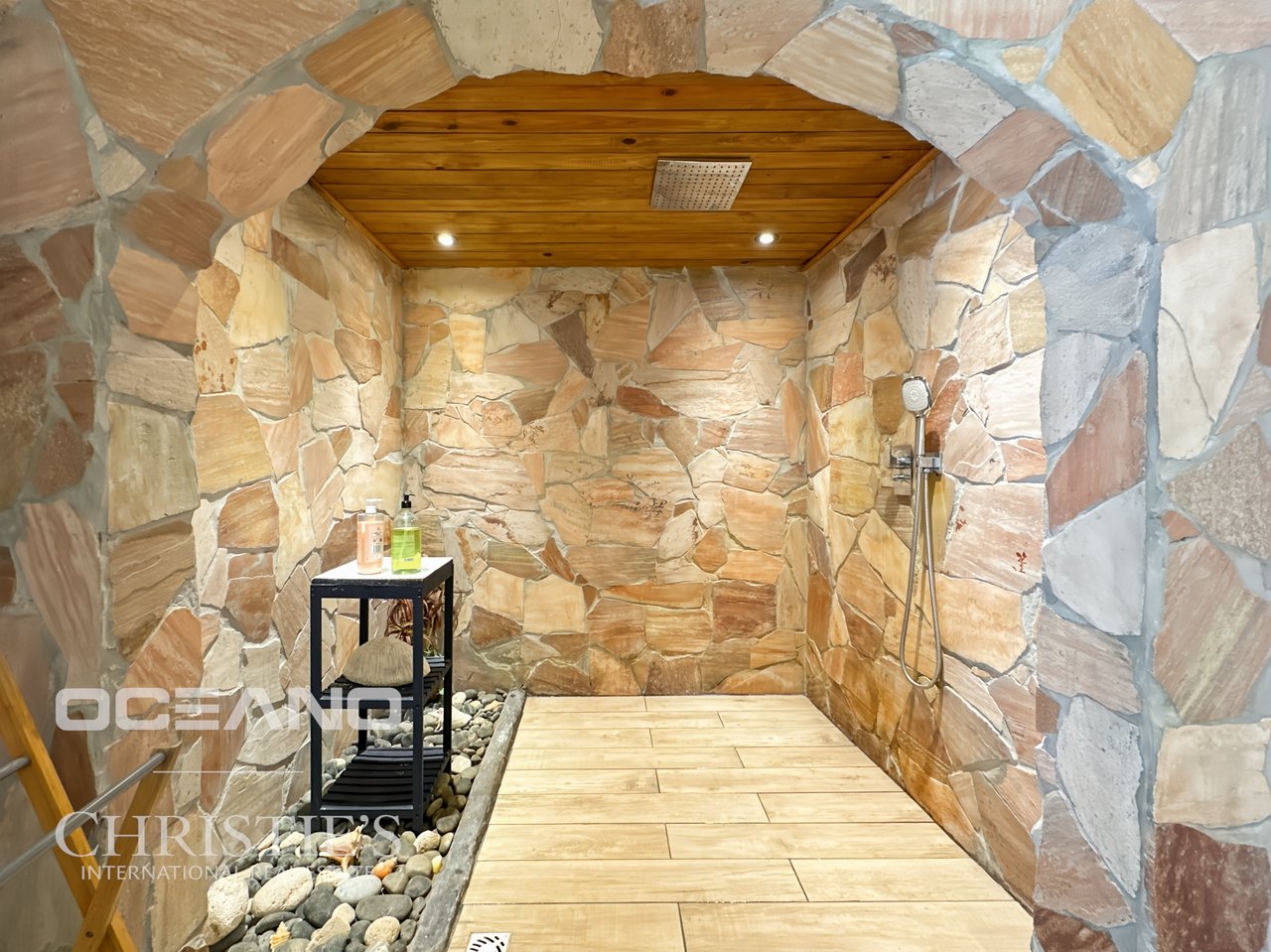 Investment Opportunity – 3-Bedroom Villa with Studio and Independent Unit