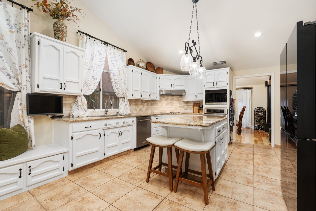 841 E Country View Circle