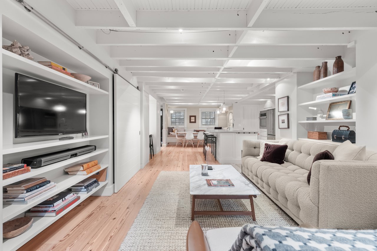 82 Pinckney Street, A