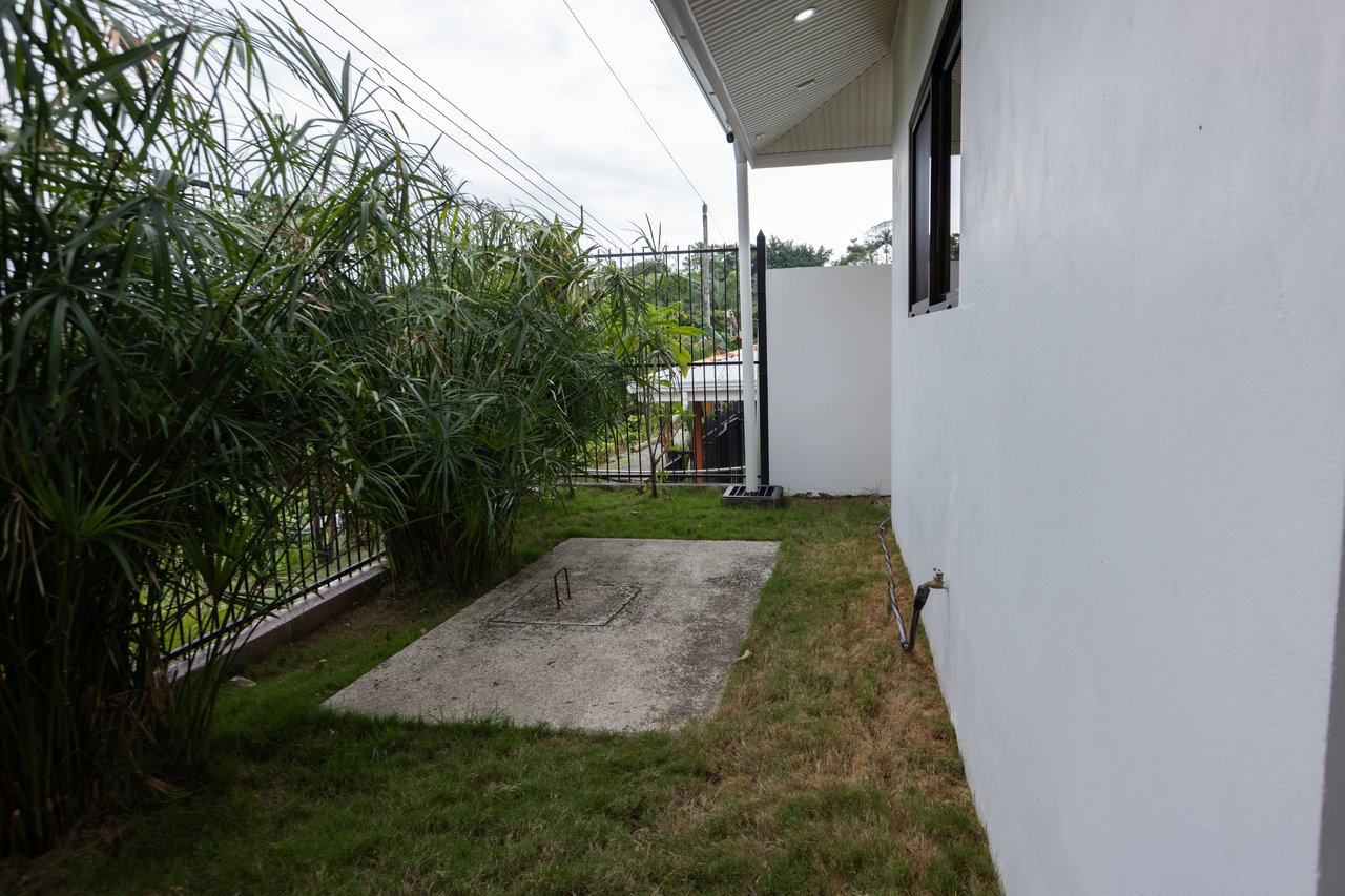 Turnkey Modern Home Near Quepos Marina – Move-In Ready! 2BDR&2BATHS