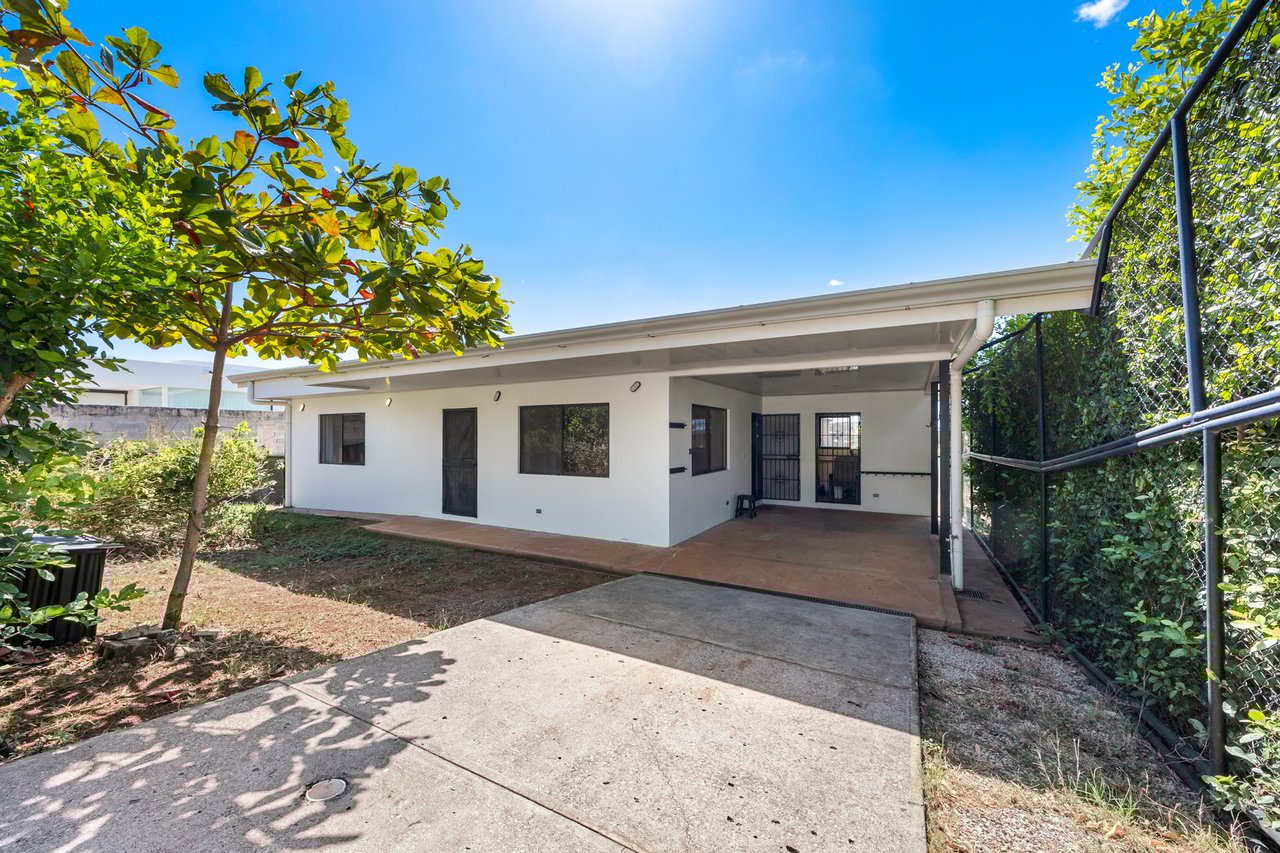 Casa Brisa Azul | 3BR Walk-to-Beach Home in Tamarindo