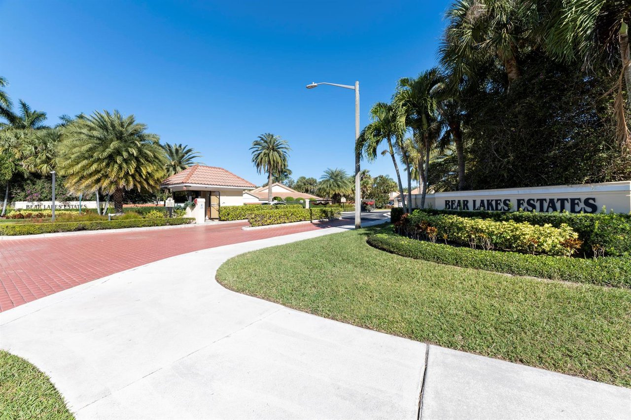 2557 Seminole Circle