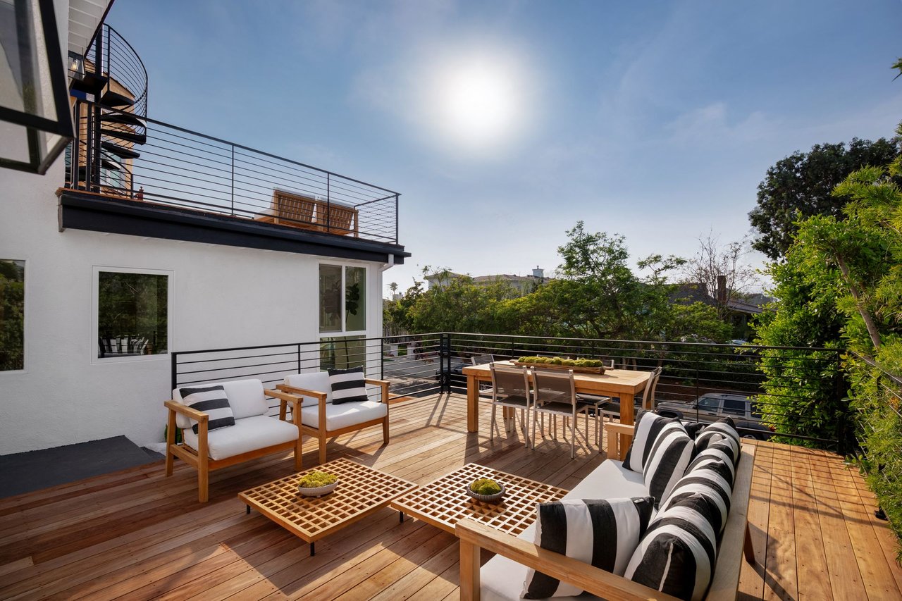 574 Mount Holyoke Ave