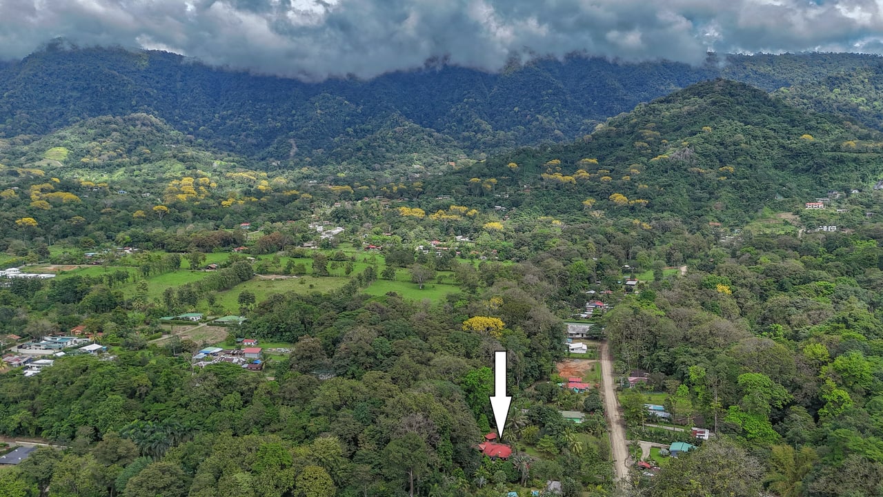 A riverfront 3-bed home on a large property In Ojochal, Costa Rica