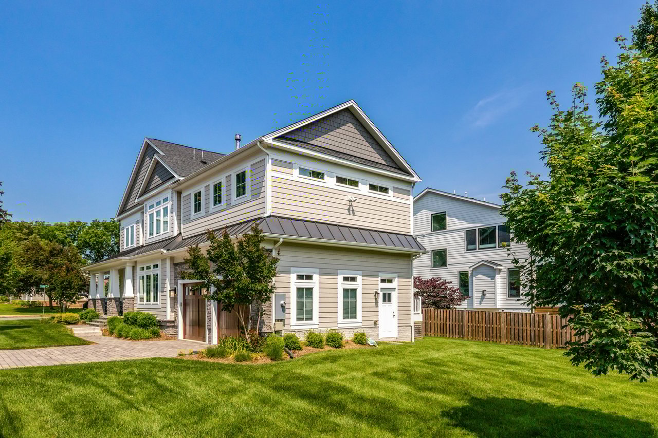 300 Jade Ct NW