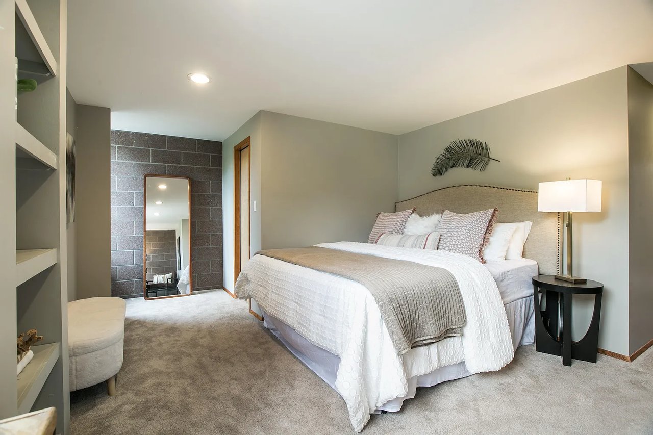 13216 Indian School Rd, NE