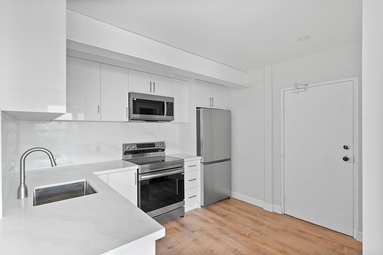 1328 Gerrard Street E 304