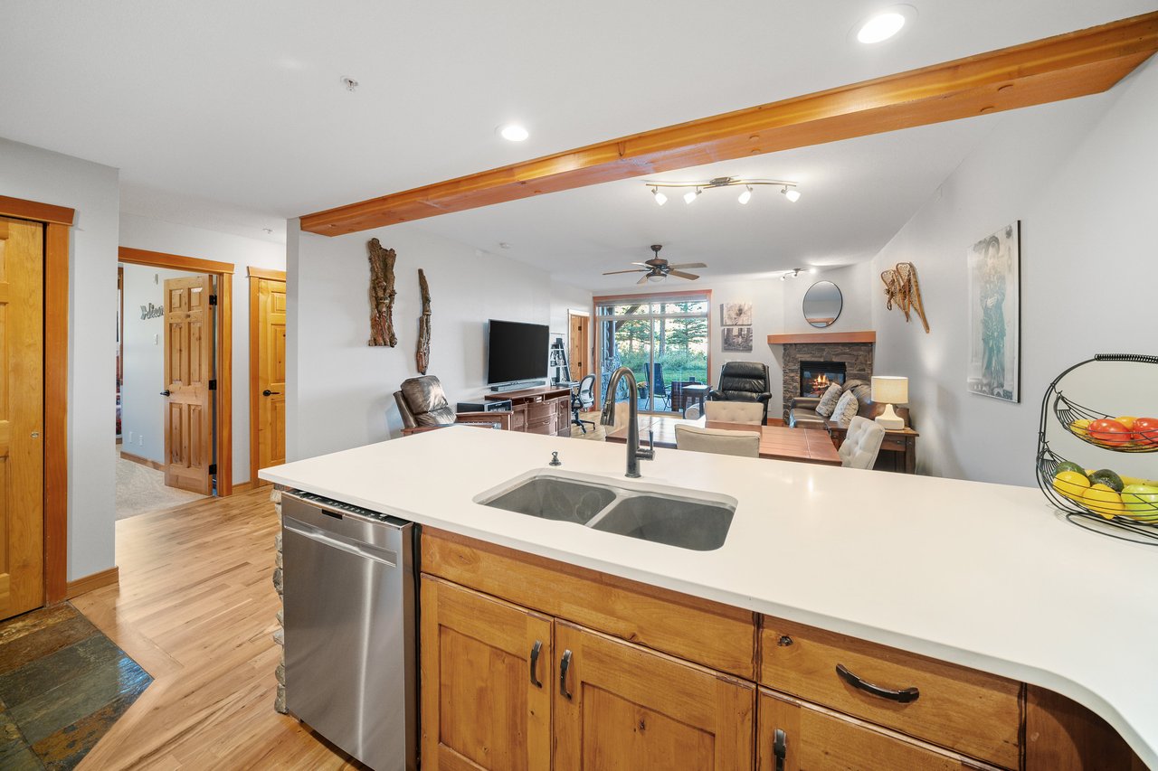 112-104 Armstrong Place