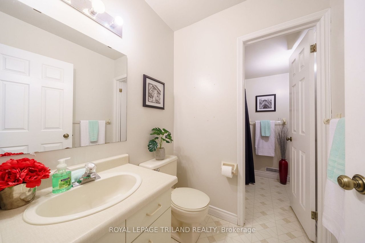 60 Rosecliffe Cres 12