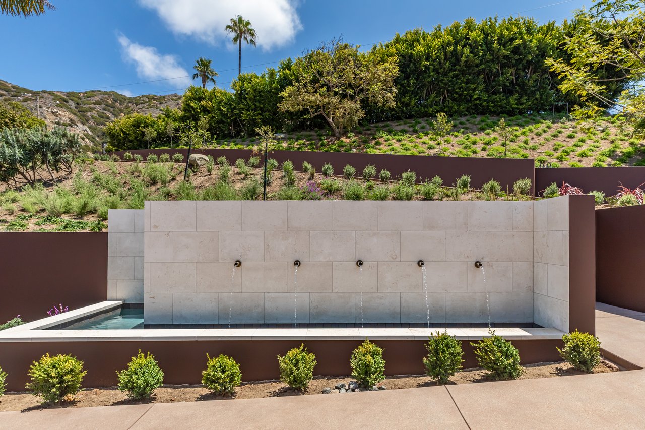 4346 Avenida De La Encinal