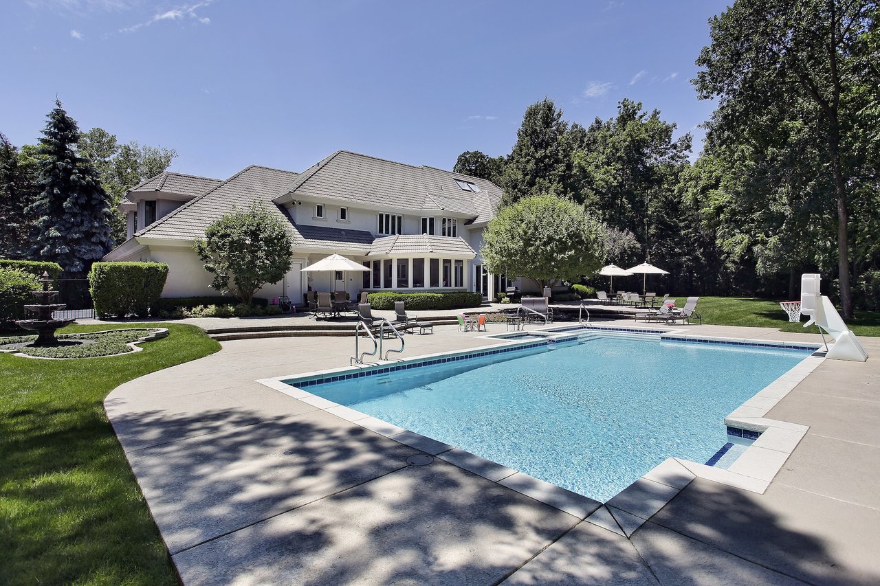 Luxury home with pool in Parkwood Knolls neighborhood of Edina
