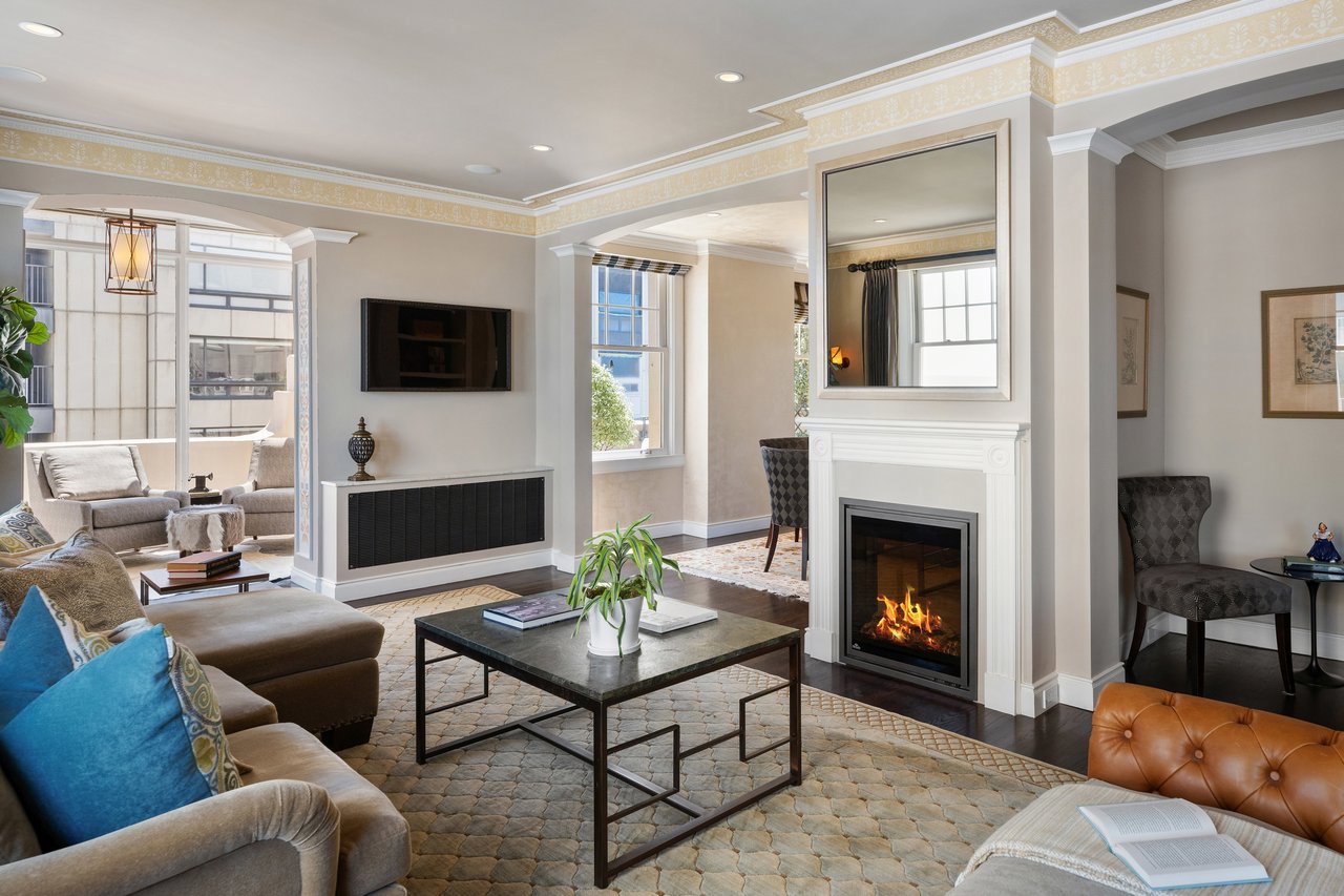 High-Floor Terrace Views Atop Nob Hill