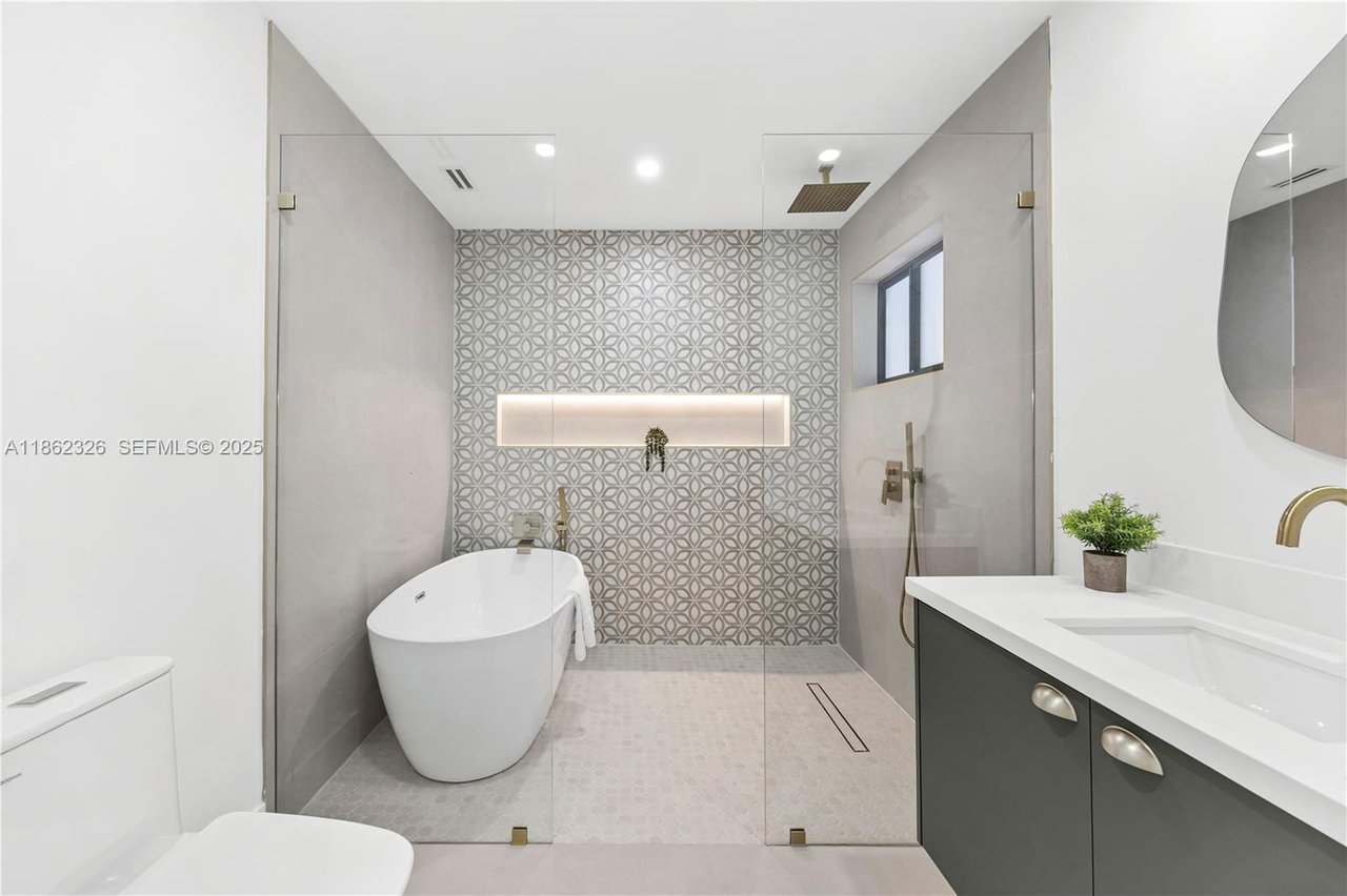 Miami-home-sold-luxury-bathroom