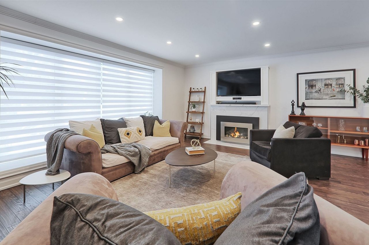 1257 Cloverbrae Cres