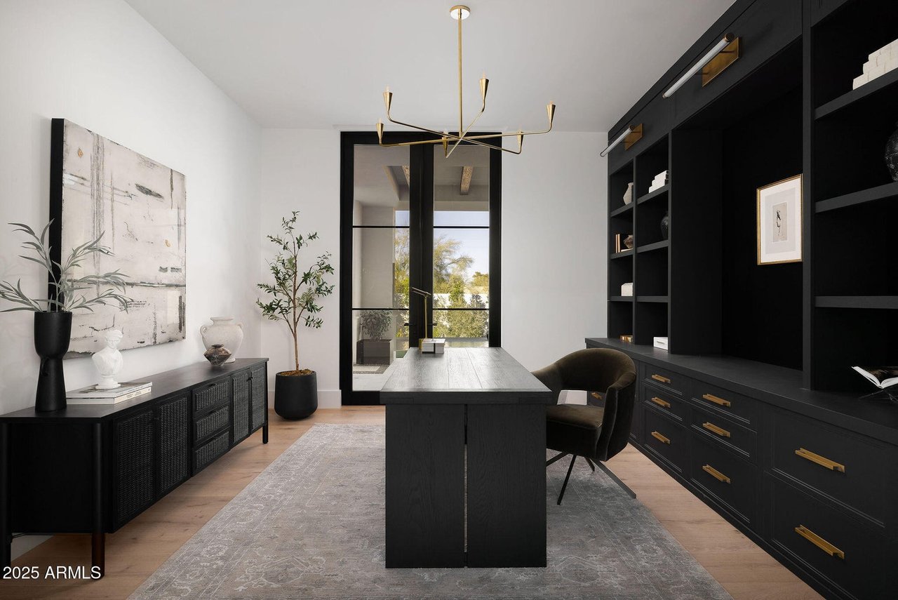 6512 E HUMMINGBIRD Ln