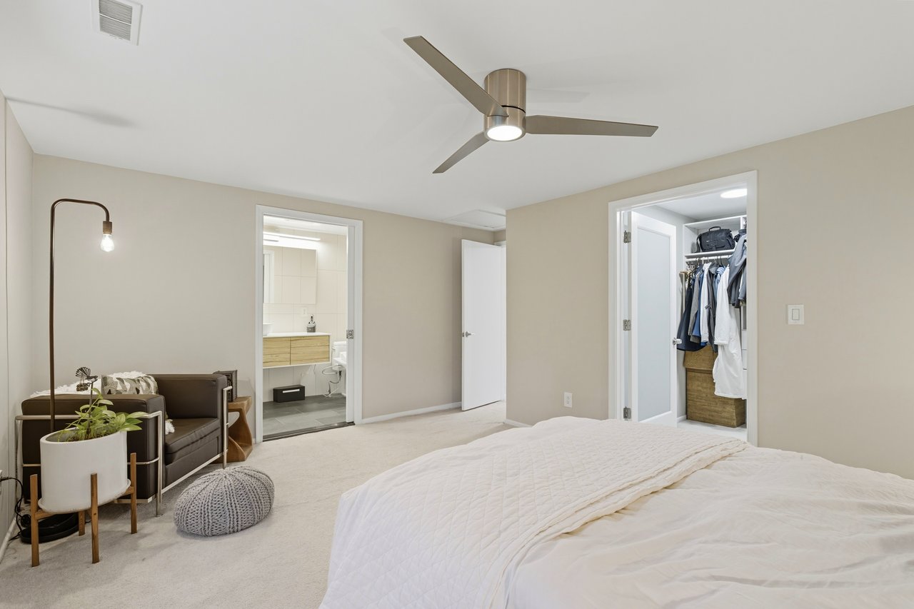 Turnkey 2 Bed Townhome plus Den & Designer Finishes 
